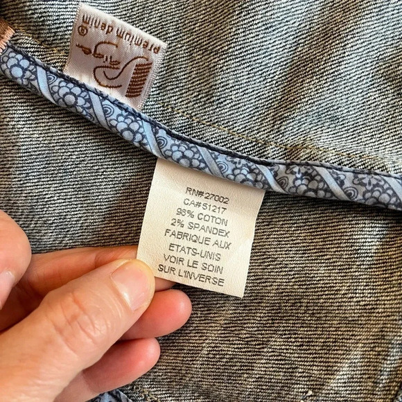 PAIGE JEAN VEST, distressed blue, size extra  small - Picture 9 of 12